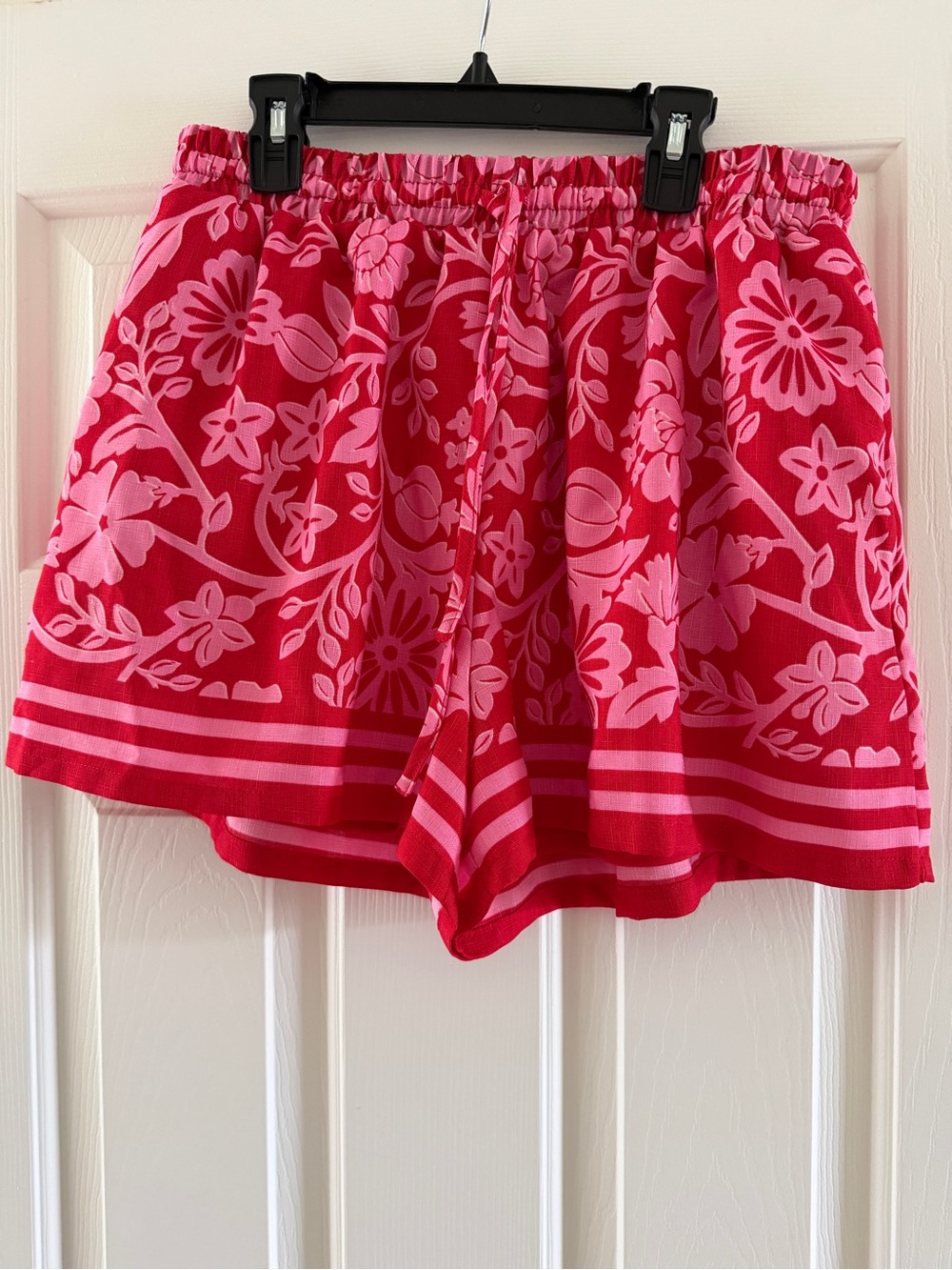 Francesca's Collections Pink Floral Elastic Waist Athletic Shorts